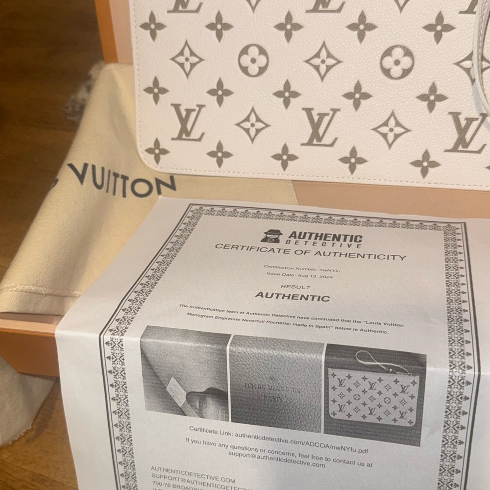 Louis Vuitton White and Gold Monogram Pouch 
Comes with Box and dust bag - Picture 3 of 7